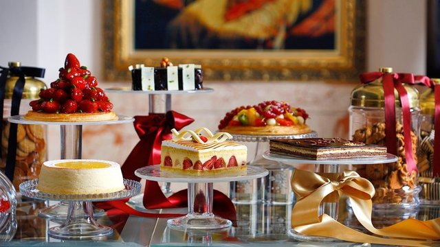 THE RITZ CARLTON HOTEL Anneler Günü için henüz bir planınız yoksa; en taze mezeler ile dolu açık büfe, soğuk şarküteri bölümü ve hayır diyemeyeceğiniz tatlılar The Ritz Carlton İstanbul'un Anneler Günü brunch'ında sizi bekliyor.