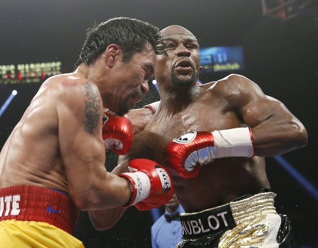 Para ödülü 300 milyon dolar olan "tarihin en yüksek ödüllü boks maçı"nda anlaşma gereği ödülün yüzde 60'ını Mayweather'ın, yüzde 40'ını Pacquiao'nun alacağı açıklanmıştı.