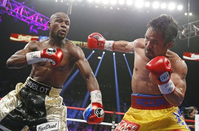 Maçtan sonra yaptığı kısa açıklamada rakibi için "onu dışarıda tuttum" diyen Mayweather, "bu akşam yapmak zorunda olduğum şeyi yaptım" yorumunu yaparak, "akıllı savaşçı" olduğunu ifade etti.