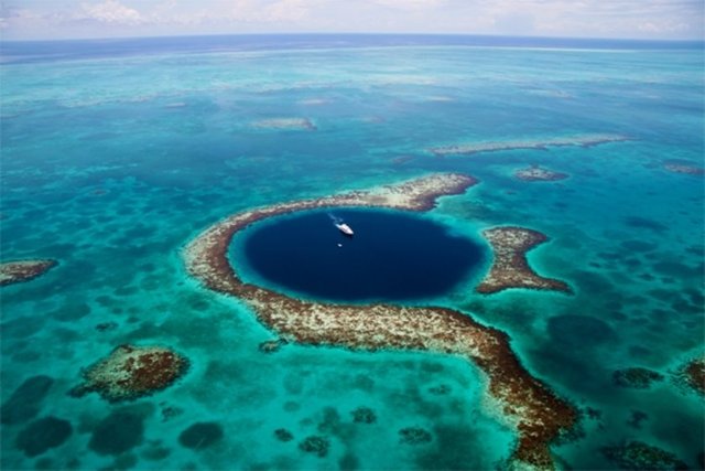 Dünyanın en derin bölgesi; Japonya, Filipinler ve Endonezya üçgeninin ortasında bulunan 'Mariana Çukuru'dur.