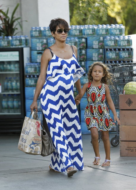 Halle Berry.Geç gelen anneliği onu daha da tazeledi. Bunu yaşam tarzında ve kıyafet tercihlerinde net olarak görebilirsiniz.