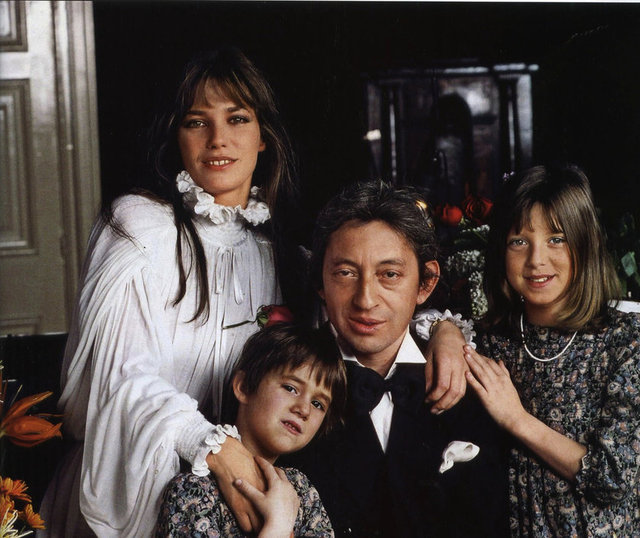 Jane Birkin. 60'ların stil ikonu, Hermes'in adına çanta dizayn ettiği ilahi kadın, jazz deyince akla gelen isim, döneminin superstar'ı. Birini kaybettiği 3 başarılı kız annesi.
