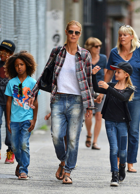 Heidi Klum. Tanrı'nın her konuda oldukça cömert davrandığı nadir kadınlardan biri o. Oldukça iyi bir anne ve oldukça rahat bir tarza sahip.