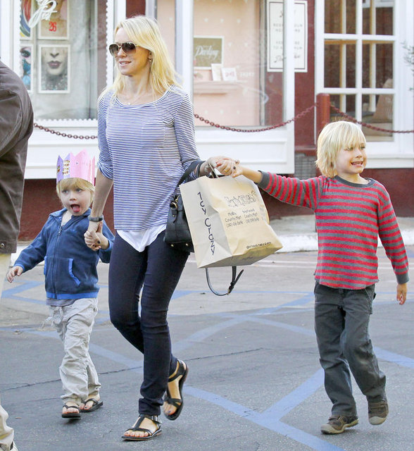 Naomi Watts. İki çocuk annesi Watts, İngiliz asaleti ve Avusturya zerafetini başarıyla harmanladığı tarzı ile dikkat çeken bir isim.