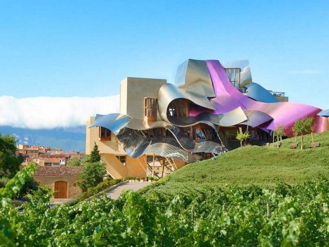 13- Hotel Marqués de Riscal - İspanya