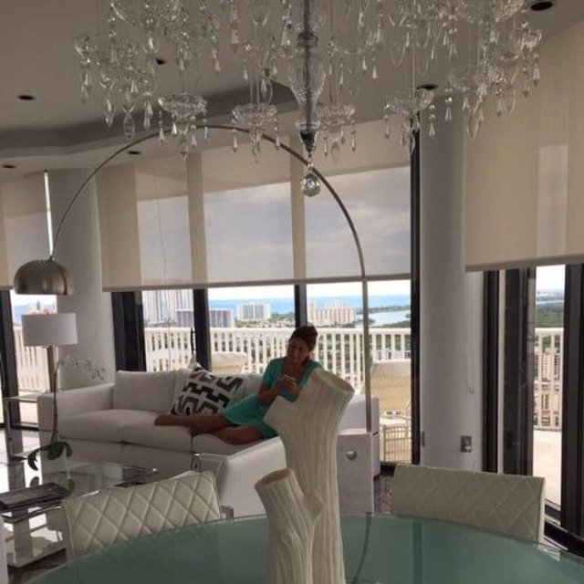 MELİSA URAL  - Hep yakalıyorum. Bu güzellik yakalanmaz mı canım annem