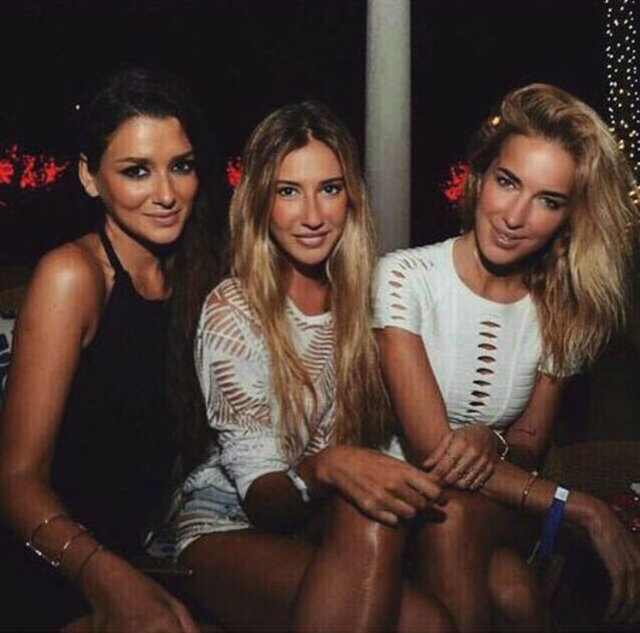 Car, o gece çekilen bir fotoğrafı paylaşıp altına, "O gece için özür değil" yazdı. Not, ihanet haberlerine gönderme olarak yorumlandı.