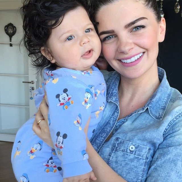 PELİN KARAHAN  - Seni kucağıma aldığım ilk an anladım ki, bu sevginin tarifi yok... Sen en büyük aşksın, sen doğdun ben anne oldum, sen uyudun ben seni seyrettim,sen ağladın ben de ağladım,sen güldün ben sana güldüm... Annemi daha iyi anladım...