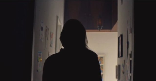 Bebeğin ultrason görüntülerini kayda alan ve fotoğraflayan doktoru, bebeğin yüzünü anneye göstermeyi başardı.