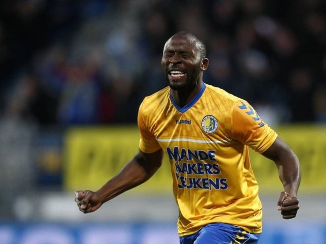 13- Evander Sno - Yaş: 28 - Pozisyon: Orta saha, Önlibero       - Oynadığı son kulüp: Westerlo - Piyasa Değeri: 800 bin Euro