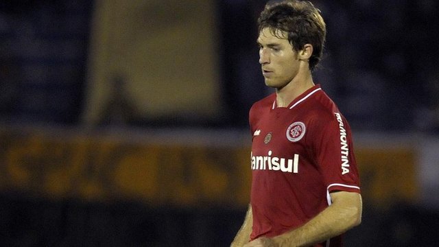 10- Mario Bolatti - Yaş: 30 - Pozisyon: Orta saha, Önlibero    - Oynadığı son kulüp: Internacional - Piyasa Değeri: 1 milyon Euro