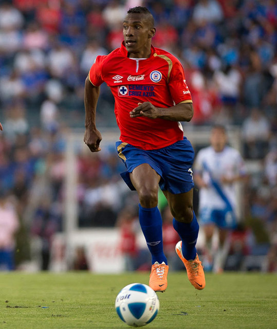 3- Luis Perea - Yaş: 36 - Pozisyon: Defans, Stoper - Oynadığı son kulüp: Cruz Azul - Piyasa Değeri: 1.25 milyon Euro -