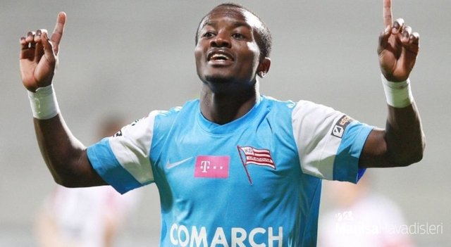 4- Saidi Ntibazonkiza - Yaş: 28 - Pozisyon: Orta saha, Sol Kanat - Oynadığı son kulüp: Akhisar Belediyespor - Piyasa Değeri: 1.20 milyon Euro -  -