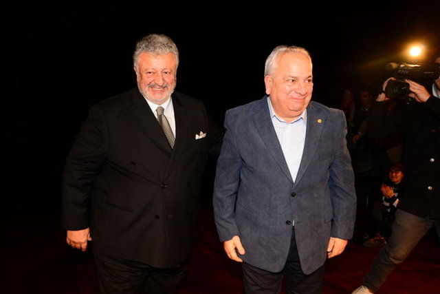 Film çevirmeye 1973'ten sonra başladı. Metin Akpınar ile birlikte Türk sinemasında yeni bir ikili oluşturdular.