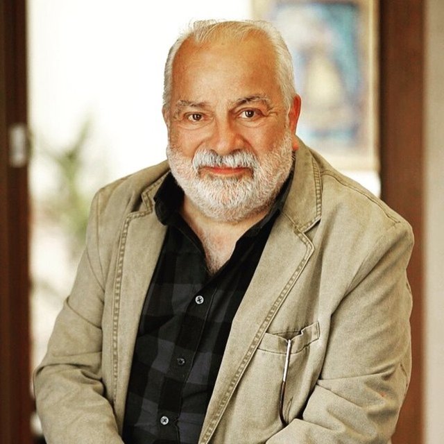 CÜNEYT ARKIN   -  - İnanamadım…  İmkansız. Türkiye'de ölmeyecek insanlardan biriydi. Sonsuza - kadar yaşayacak, yaşaması gereken insanlardan biriydi. Yüreğim yandı, içim - cız etti. Bir şaka gibi, kamera şakası gibi geldi bana. -