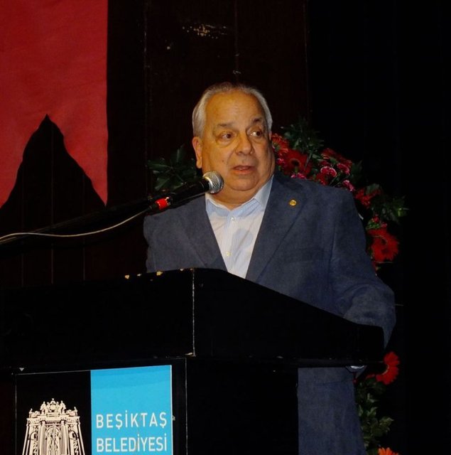 Oyunculuğu, insanlığı komedi dünyasına getirdikleri çok önemli ama bence en önemlisi insanlığıydı. Hepimizin başı sağolsun.