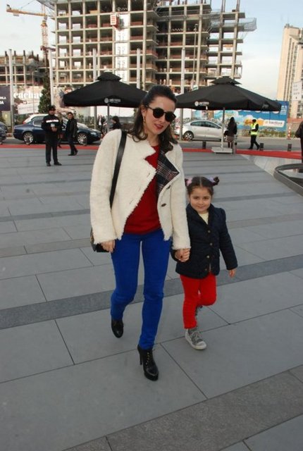 FATOŞ SARIGÜL VE KIZLARI