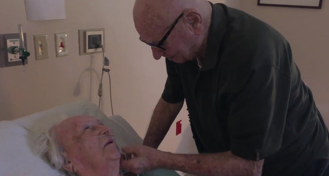 Laura ise kocasının üzüntüsünü hafifletmek için hasta yatağında dahi espriler yapmaya devam etti...