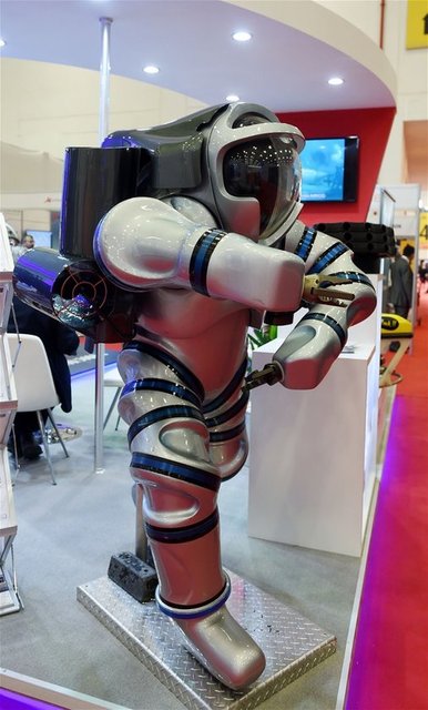 AYKOR Marinex'in Kanadalı Nuytco ile birlikte geliştirdiği sualtı derin dalış kurtarma kıyafeti 'Exosuit' dikkat çeken yeni teknolojiler arasında yer alıyor.