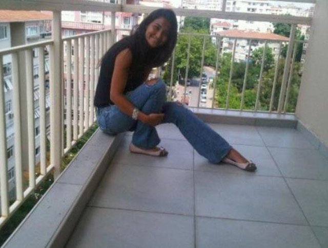 Hatipoğlu'nun evinde en çok sevdiği köşelerden biri balkon.