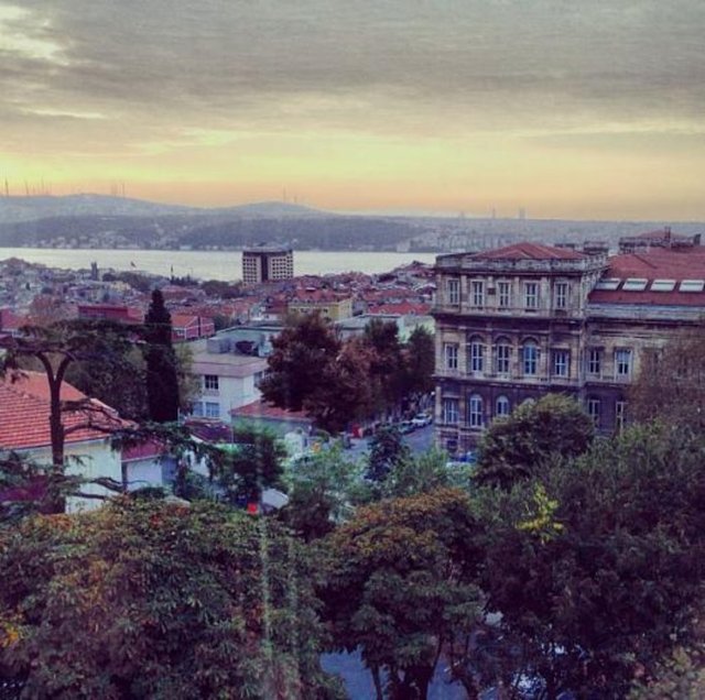 İclal Aydın, evinin manzarasını sık sık sosyal medyada paylaşıyor.  -