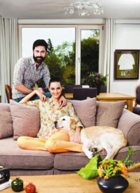 Çift yakın zamanda bir bebek sahibi olacak.