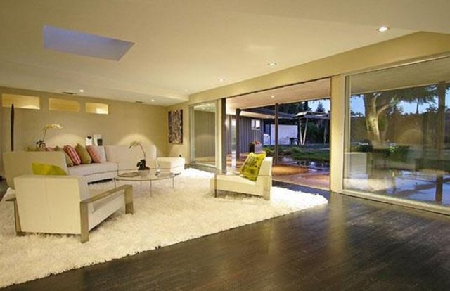 Cyrus'ın evinden bir başka köşe.  -