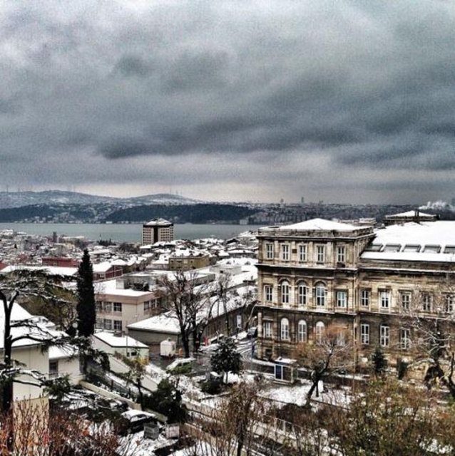 Bu da geçen kış İstanbul kar altındayken çektiği kare.  -