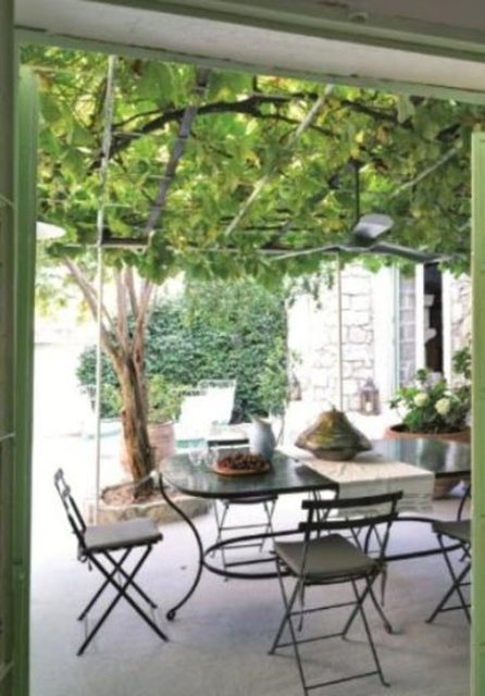 OKAN - NİHAN BURUK  - Okan ve Nihan Buruk'un köy evinin verandası doğanın kucağında.