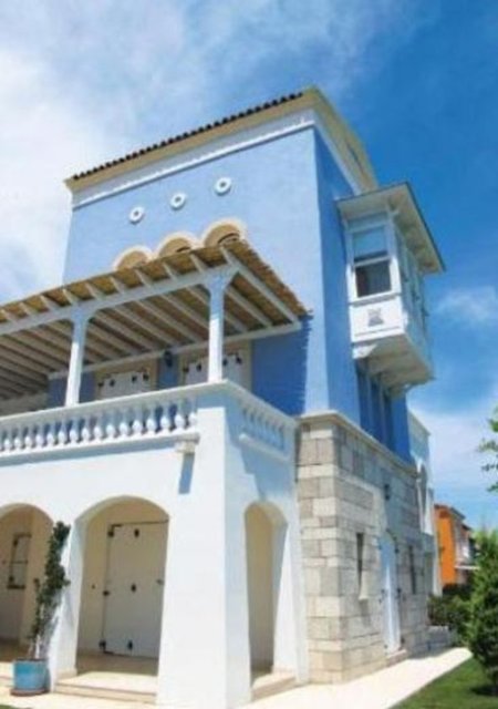 Bu da evinin dışarıdan görünüşü.  -