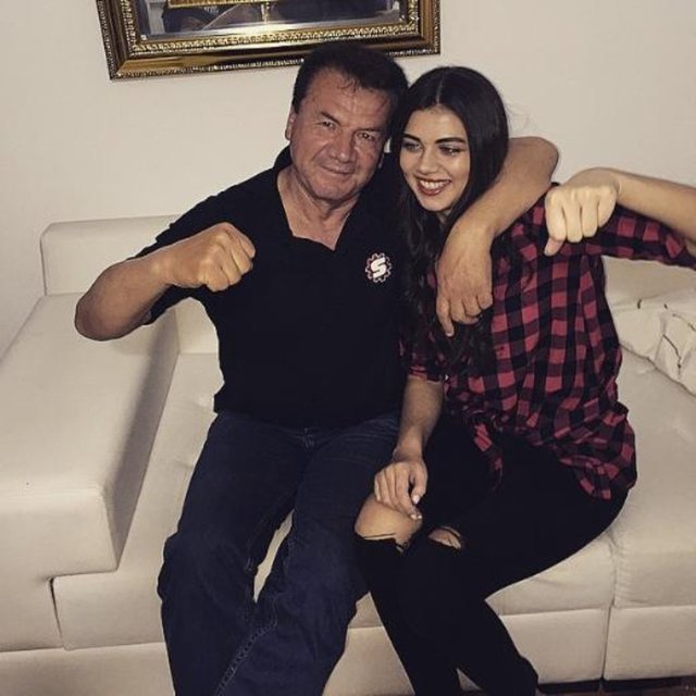 SEDA TOSUN - Canım babamla partiliyoruz.