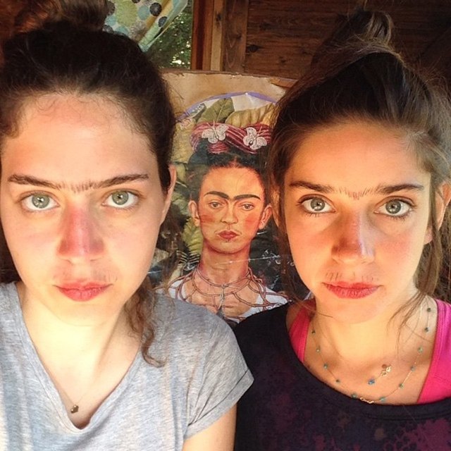 ELVİN LEVİNLER  - Oda arkadaşımız Frida olunca.