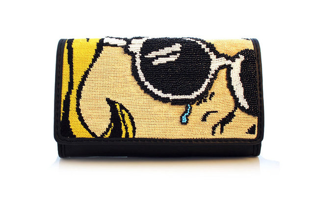 Pop-art clutch'lar her ne kadar renkli ve eğlenceli olsalar da, tercih etmeyin. Yerine, sezon trendi zarif ve kadınsı el çantalarını tercih edin.