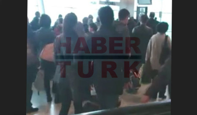 HT MAGAZİN geçen mart ayında Kırmızıgül ile sevgilisini yurtdışına tatile gittikleri sırada görüntülemiş ve birlikteliklerini duyurmuştu.