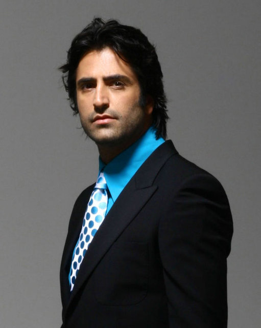 HT MAGAZİN - Yaklaşık bir yıldır Özge adlı avukat sevgilisiyle gözlerden uzak beraberlik yaşayan Mahsun Kırmızıgül, sonunda kız arkadaşıyla ortaya çıktı.