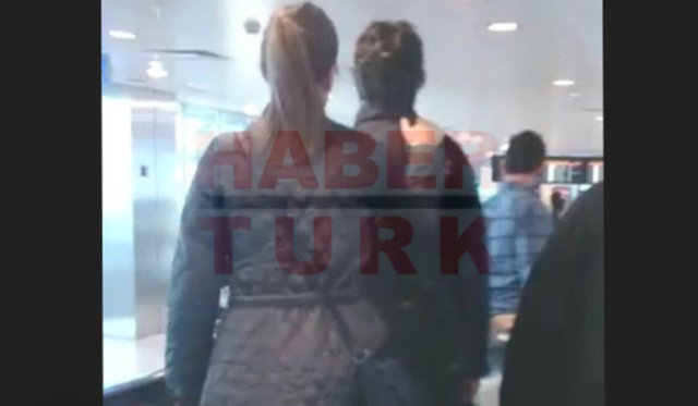 İkili, siyaset, iş ve sanat dünyasının önde gelen isimlerinin katıldığı düğün töreninde tüm bakışları üzerinde topladı.