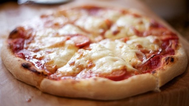 İngiliz matematikçiler yuvarlak bir pizzayı eşit parçalara bölecek olan formülü buldu.