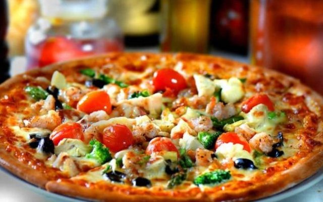 PİZZA'nın Hacmi=?  Eğer elinizde pizza şeklinde basık bir silindir varsa ve hacmini hesaplama istiyorsanız, yarıçapı Z- yüksekliği A olarak ele alırsak ortaya çıkan formül=Pİ*Z*Z*A olacaktır.