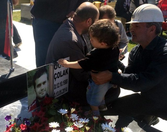 14 Mayıs 2014 saat 15.30 CHP Genel Başkanı Kemal Kılıçdaroğlu, facia madeninde incelemelerde bulundu.