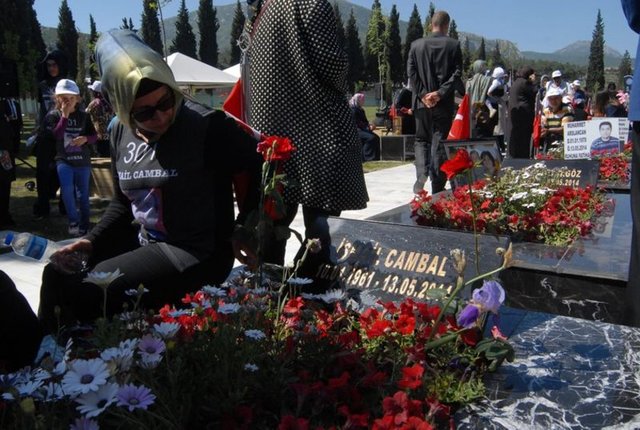 13 Mayıs 2014 saat 21.30 Ankara'da Haber Kameramanları Derneği'nin ödül gecesinde konuşan Başbakan Erdoğan'dan, faciayla ilgili ilk açıklamayı yaptı.