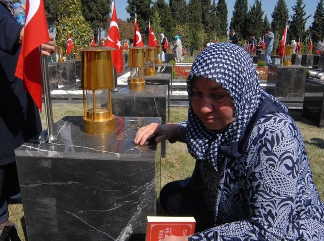14 Mayıs 2014 saat 10.00, Başbakanlık, faciadan dolayı üç günlük yas ilan etti.