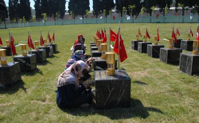 14 Mayıs 2014 saat 18.30, Enerji Taner Yıldız, hayatını kaybedenlerin sayısının 245'e yükseldiğini açıkladı.