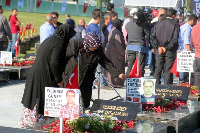 14 Mayıs saat 01.00 Enerji Bakanı belli zaman aralıklarında basın toplantısı düzenleyip kurtarma çalışmaları hakkında bilgi vermeye başladı.