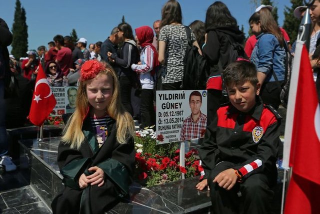 16 Mayıs 2014 saat 23.00 Enerji Bakanı Taner Yıldız, ölen madenci sayasının 292'ye yükseldiğini söyledi