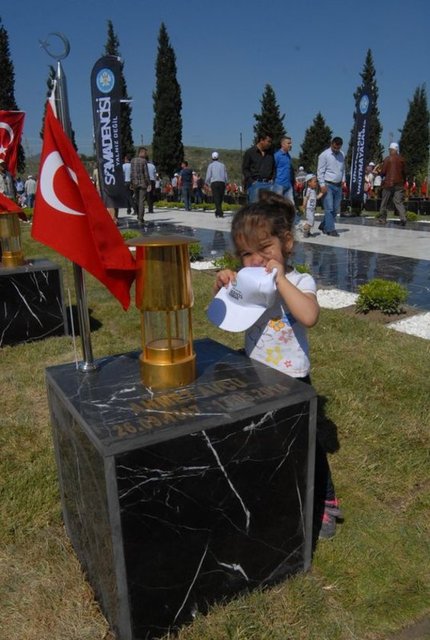 13 Mayıs 2014 saat 00.30, Manisa Büyükşehir Belediye Başkanı MHP'li Cengiz Ergün, resmi olmayan bilgilere göre 157 madenci öldü, 75'i yaralı diye açıkladı. -