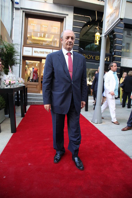 TUNCAY ÖZİLHAN
