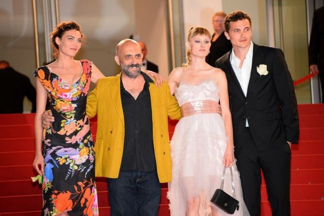 68. Cannes Film Festivali kapsamında dün akşam, Love filminin galası gerçekleşti. Yönetmen koltuğunda Arjantin doğumlu yönetmen Gaspar Noe'nun oturduğu Love, Karl Glusman, Klara Kristin ve Aomi Muyock paylaşıyor.
