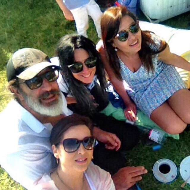 NURGÜL YEŞİLÇAY  - Nejat'ın doğumgününden eski koca, eski kocanın yeni karısı, daimi kızkardeş selfiesi....