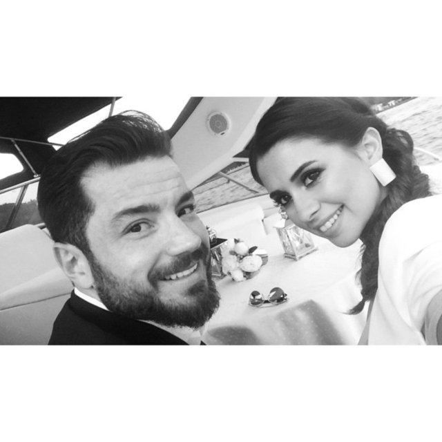 BUSE TERİM  - Tam 1 sene önce bugün evet dedik birbirimize..İyi ki evlendik, iyi ki hayat arkadaşım, iyi ki yoldaşım oldun. 1 değil 1000 sene sonra yine aynı hisleri taşıyacağız birbirimize sana söz...