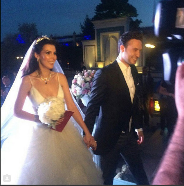 Ünlü isimler Şendil ve Sağyaşar'ı bu özel günlerinde yalnız bırakmadı.